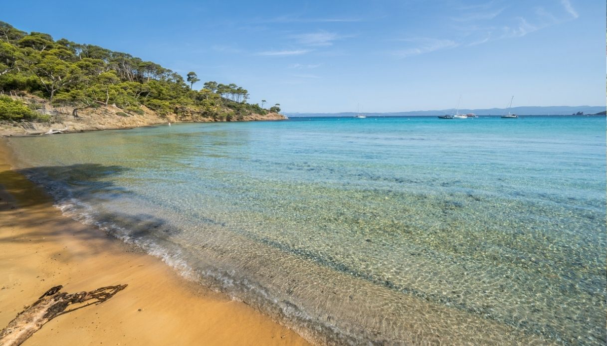 Notre Dame beach in Francia
