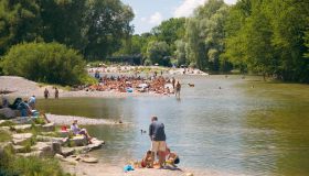 Monaco di Baviera, nudisti in città: i luoghi pubblici per i naturisti