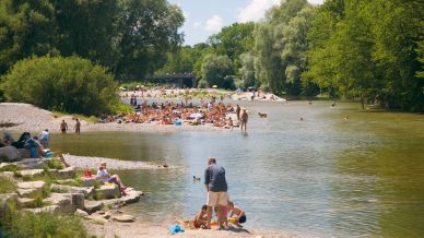 Monaco di Baviera, nudisti in città: i luoghi pubblici per i naturisti