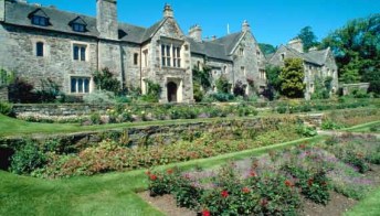 Giardini inglesi e magioni medievali