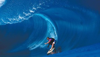 Teahupoo, l’onda perfetta – E’ quella che i surfisti cercano per tutta la vita, a volte senza neppure trovarla