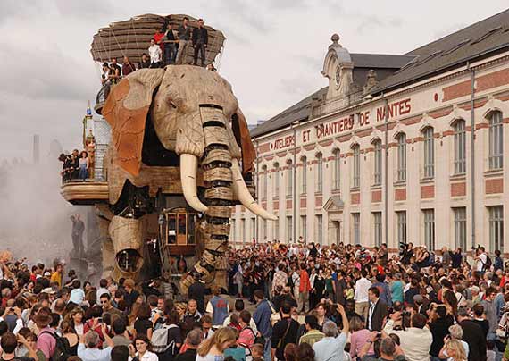 elefante turisti Nantes