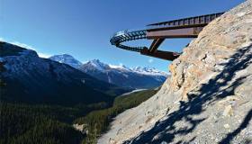 Aperto lo skywalk canadese: per passeggiare a 280 metri sul vuoto. Video