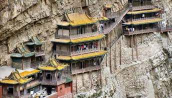 Cina: il monastero arroccato su una montagna