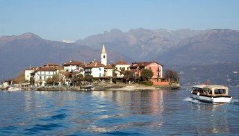 Dieci isole gioiello dei laghi italiani. Foto-itinerario