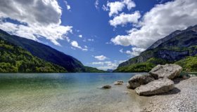 Le migliori spiagge di lago d’Italia: dove fare il bagno