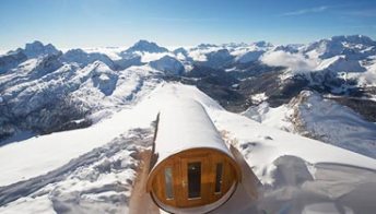 Voglia di relax estremo? Fatevi una sauna sul tetto delle Dolomiti
