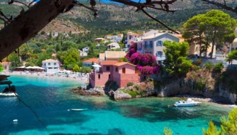 Cefalonia, spiagge, cale e grotte dell’isola greca