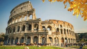 Stop a viaggi in Francia e a Roma: gite scolastiche a rischio