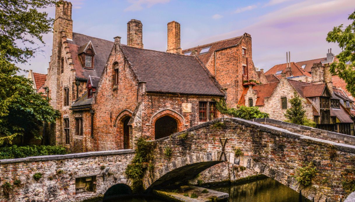 Ponte nel centro storico della città belga di Bruges, considerata la Venezia del Nord