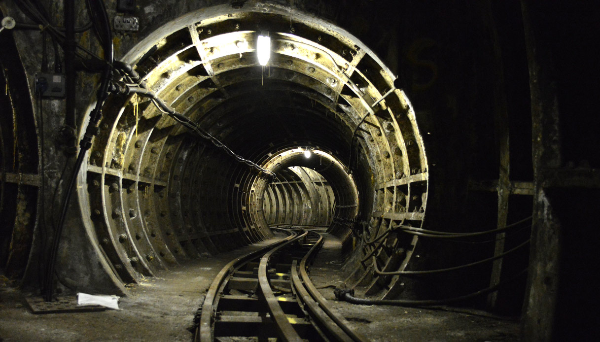 Un tunnel abbandonato della Mail Rail di Londra