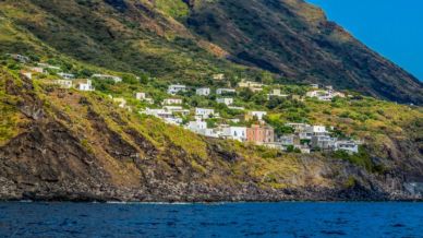 Il villaggio di Ginostra, l’isola delle donne