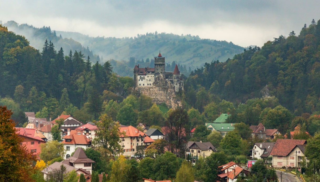 In Romania vi è il castello di Bran che ha ispirato quello di Dracula