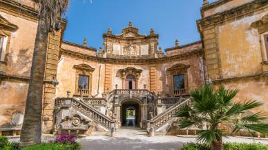 Villa Palagonia, la strana storia della villa dei mostri di Bagheria
