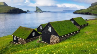 Perché i tetti delle case delle Isole Faroe sono ricoperti d’erba