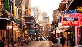 new-orleans-Bourbon-Street-t