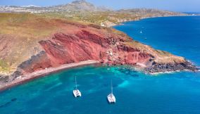 red beach santorini