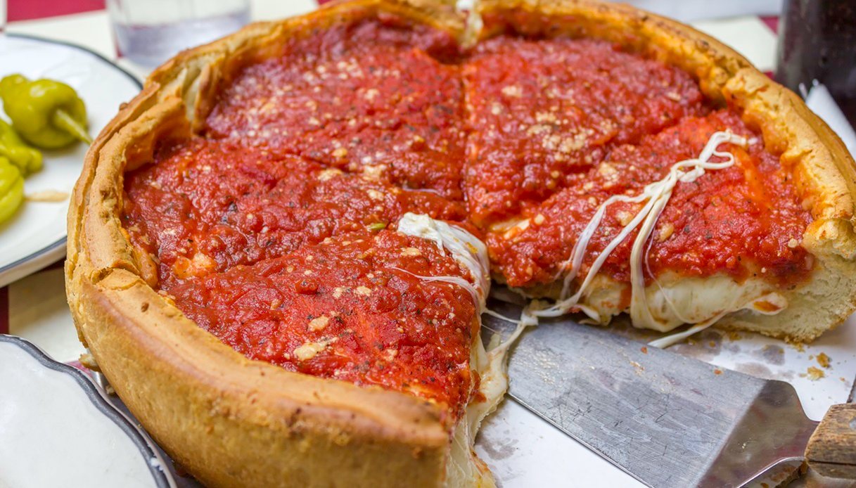 Piatto di Deep Dish Pizza a Chicago