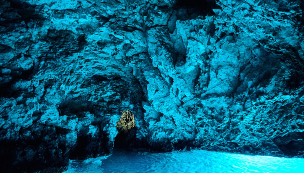 Interno della Grotta Azzurra in Croazia