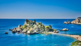 Come arrivare all’Isola Bella di Taormina, la “Perla del Mediterraneo”
