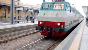 Treno alla stazione di Parma