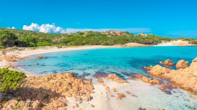 L’isola di Budelli e la spiaggia rosa: come arrivare e cosa vedere