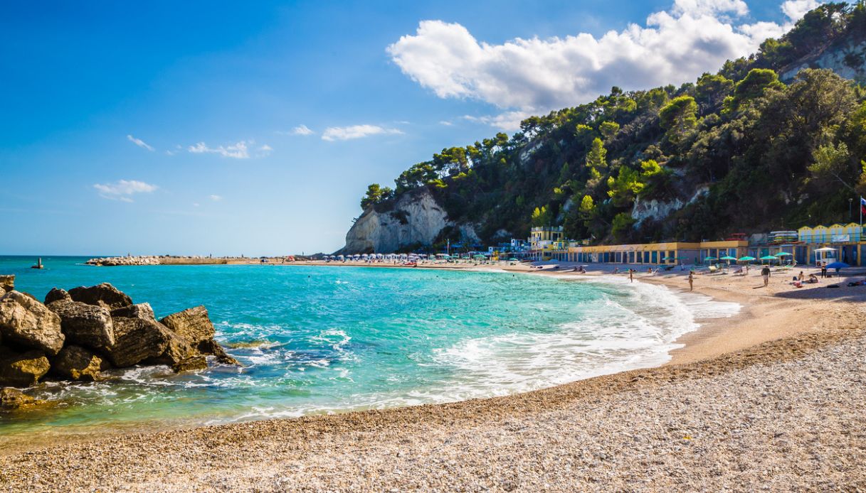 Spiaggia di Urbani, sulla riviera del Conero nelle Marche