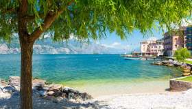 Spiagge per nudisti e naturisti sui laghi della Lombardia