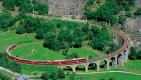 Perché andare sul Trenino Rosso del Bernina