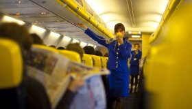 Ryanair cerca hostess, anche basse