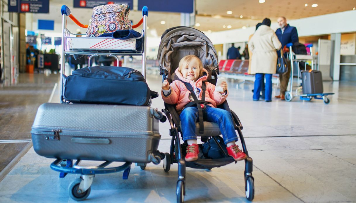 Tutto quello che c’è da sapere per portare un passeggino in aereo