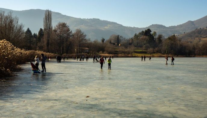 Lago di Endine ghiacciato