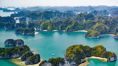 La Baia di Ha Long in Vietnam, la spiaggia dei draghi