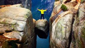 kjeragbolten-masso-norvegia