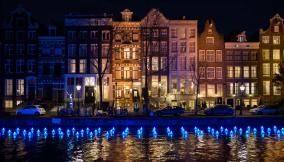 Amsterdam cambia look con il festival delle luci