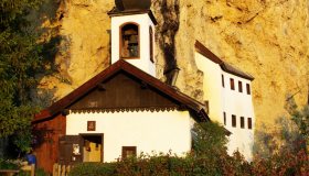 Cercasi eremita per vivere in un monastero sulle Alpi