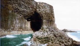 Le colonne della Grotta di Fingal furono costruite da un gigante