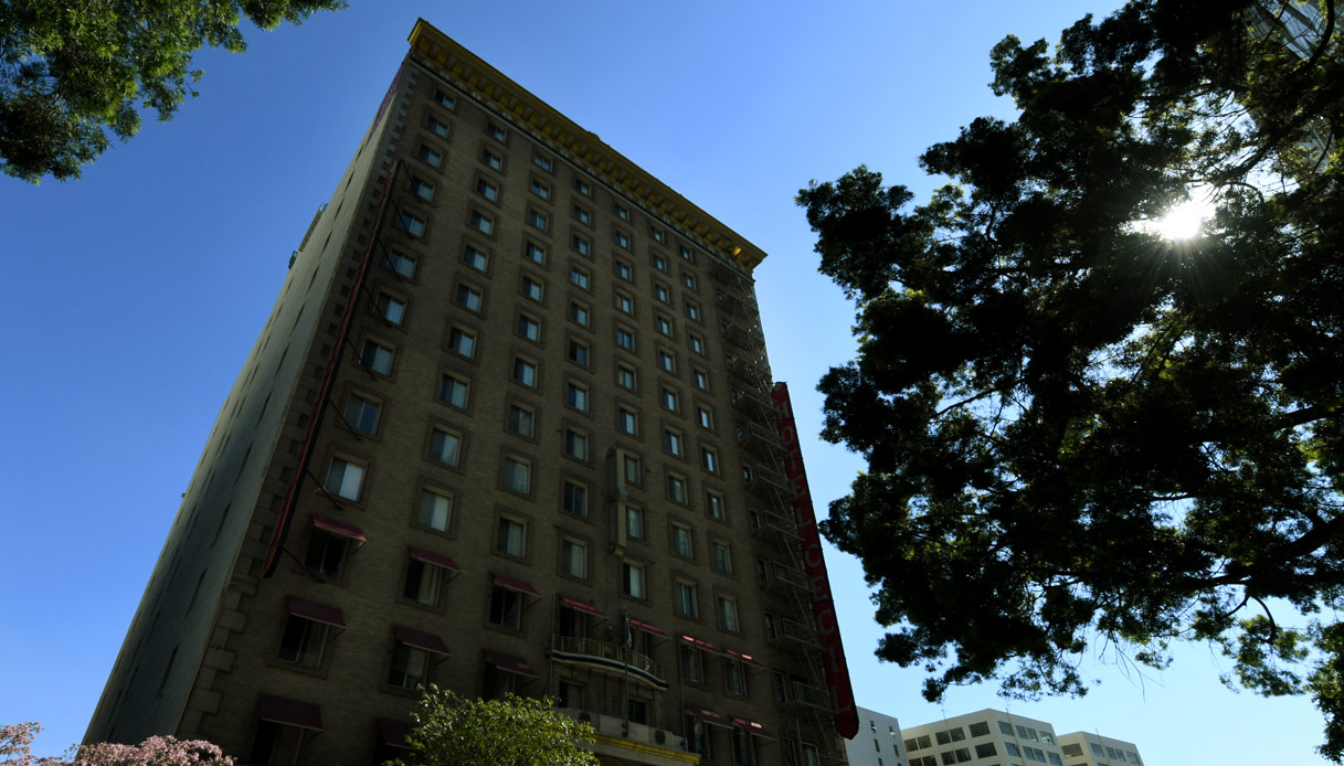 L’hotel Cecil di Los Angeles diventa un monumento storico: è chiamato hotel degli orrori