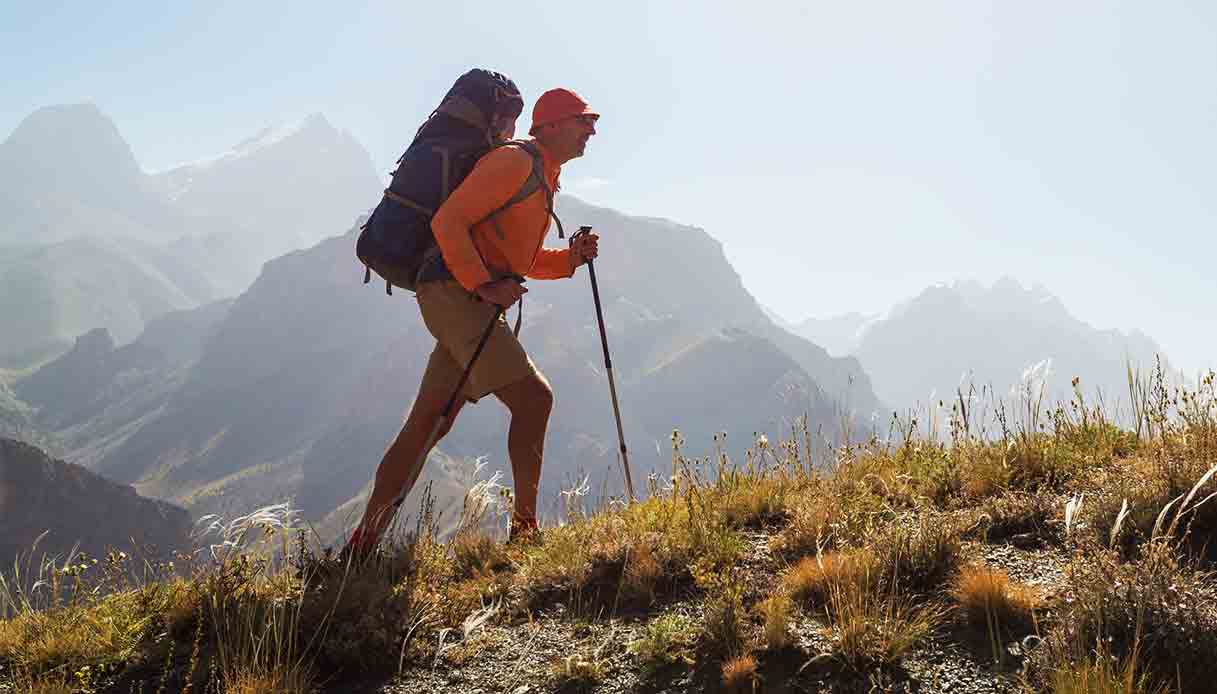 Quale abbigliamento ed equipaggiamento per le escursioni estive in montagna