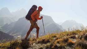 Quale abbigliamento ed equipaggiamento per le escursioni in montagna