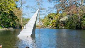 L’artista David McCracken ha costruito la scala infinita per il paradiso