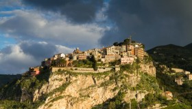 Un giorno a Castelmola, suggestivo borgo a due passi da Taormina