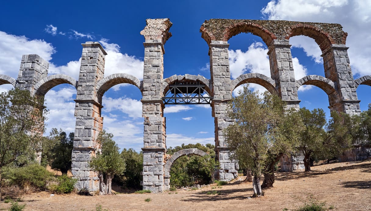 Acquedotto romano sull'isola di Lesbo - Grecia