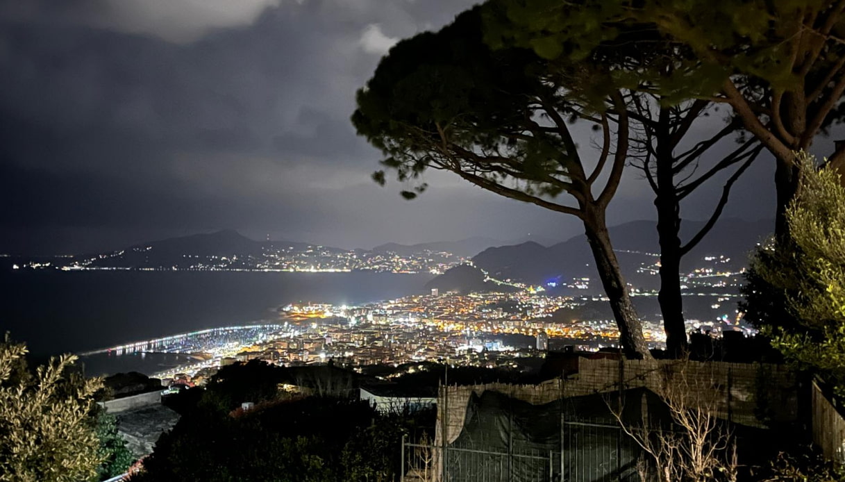 https://siviaggia.it/wp-content/uploads/sites/2/2017/10/Lavagna-Genova.jpeg