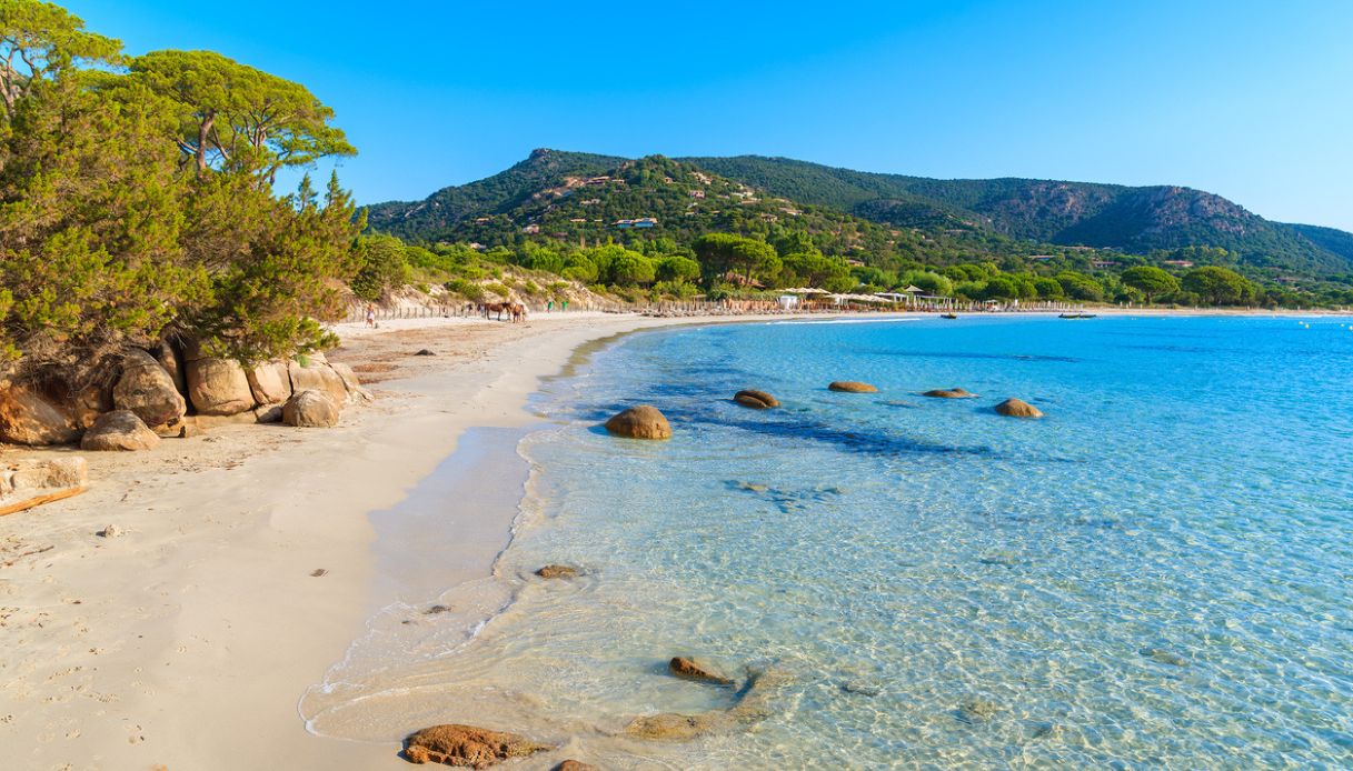 Vista della spiaggia di Palombaggia, in Corsica, a breve distanza da Porto Vecchio