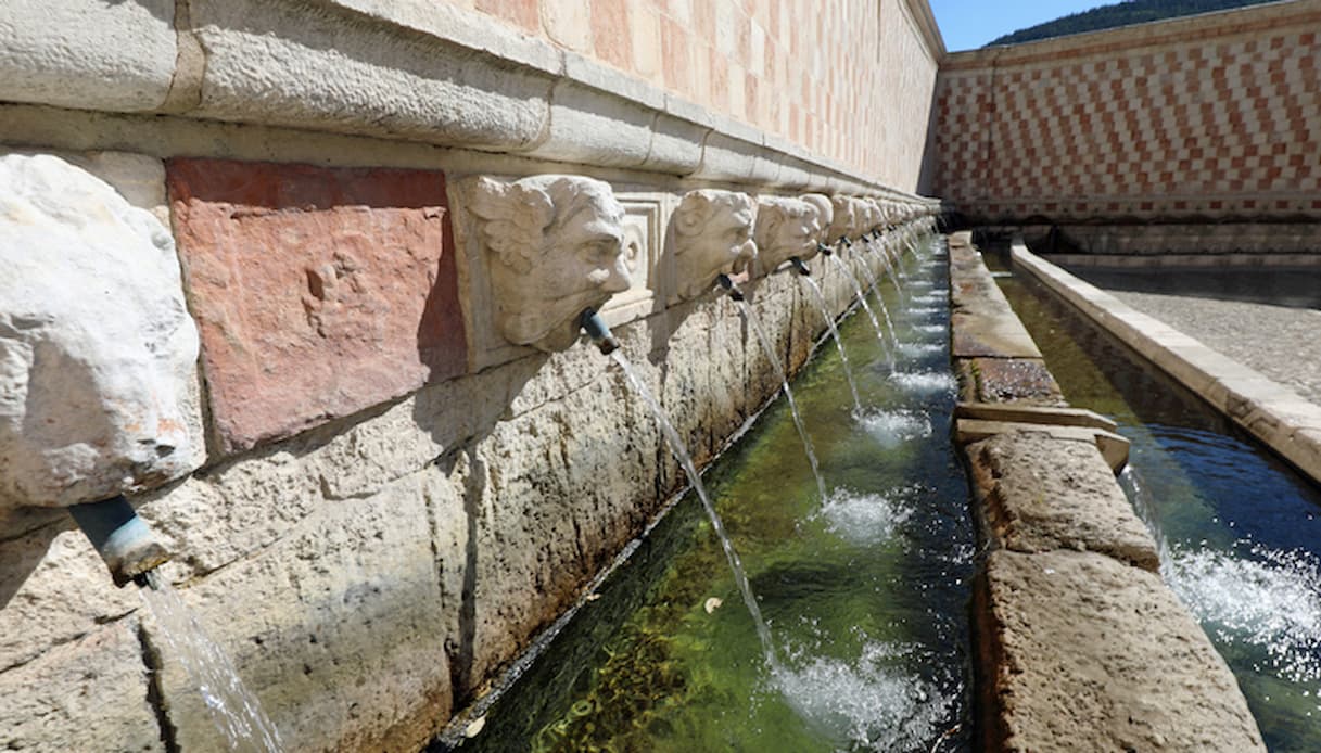 Fontana delle 99 cannelle, L'Aquila