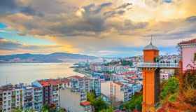 Bazar e rovine: viaggio nel centro storico di Izmir in Turchia