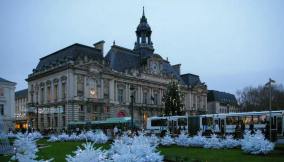 palazzo-piazza-Jean-Jaurès-tours-francia