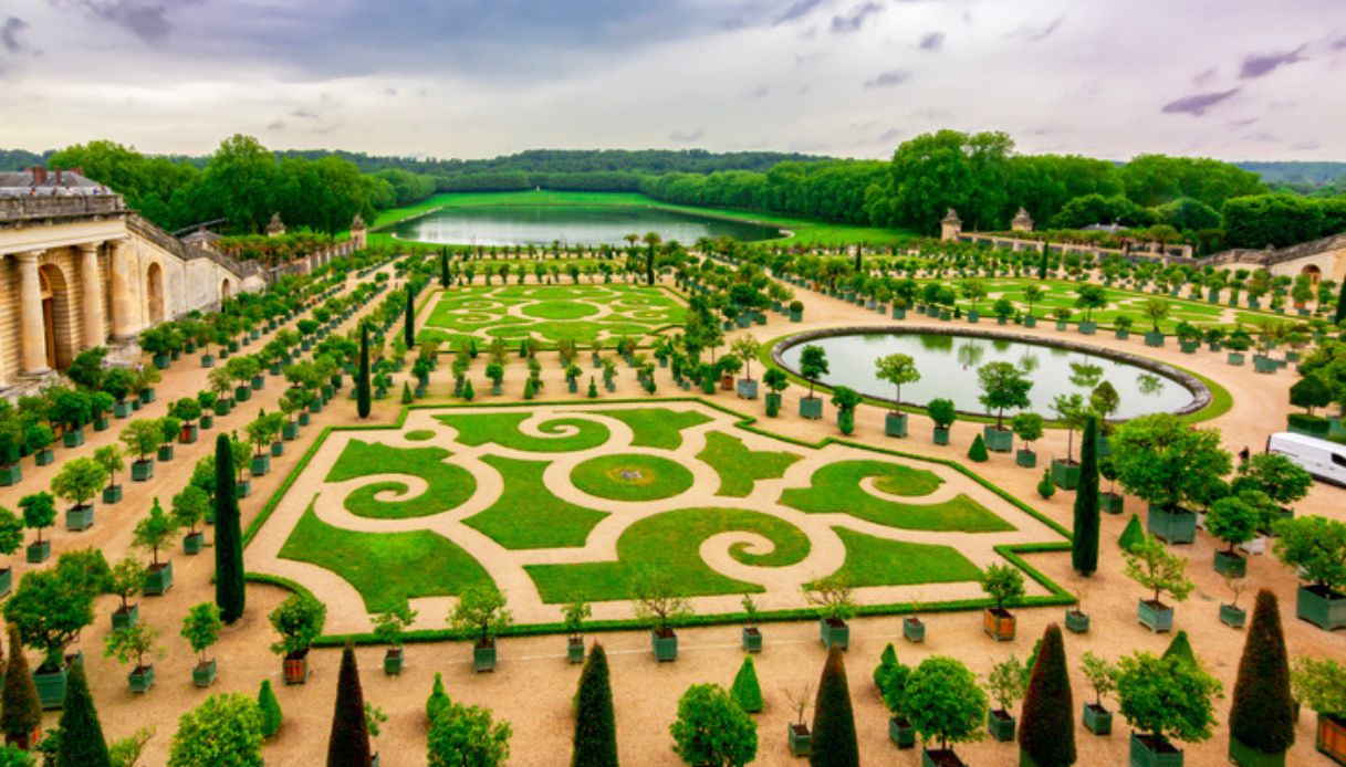 Boschetti e distese d'acqua nei Giardini di Versailles