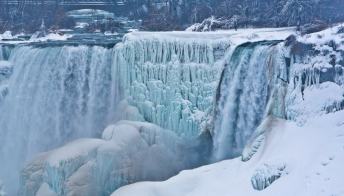 Stati Uniti, lo spettacolo delle cascate del Niagara ghiacciate